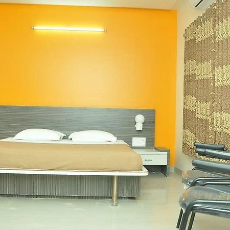 Sandesh Resort Wai Exterior foto