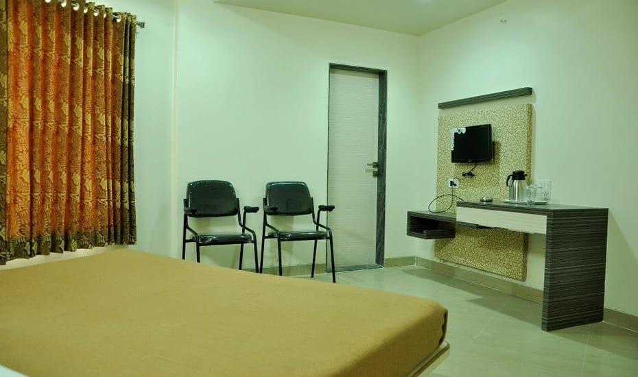 Sandesh Resort Wai Exterior foto